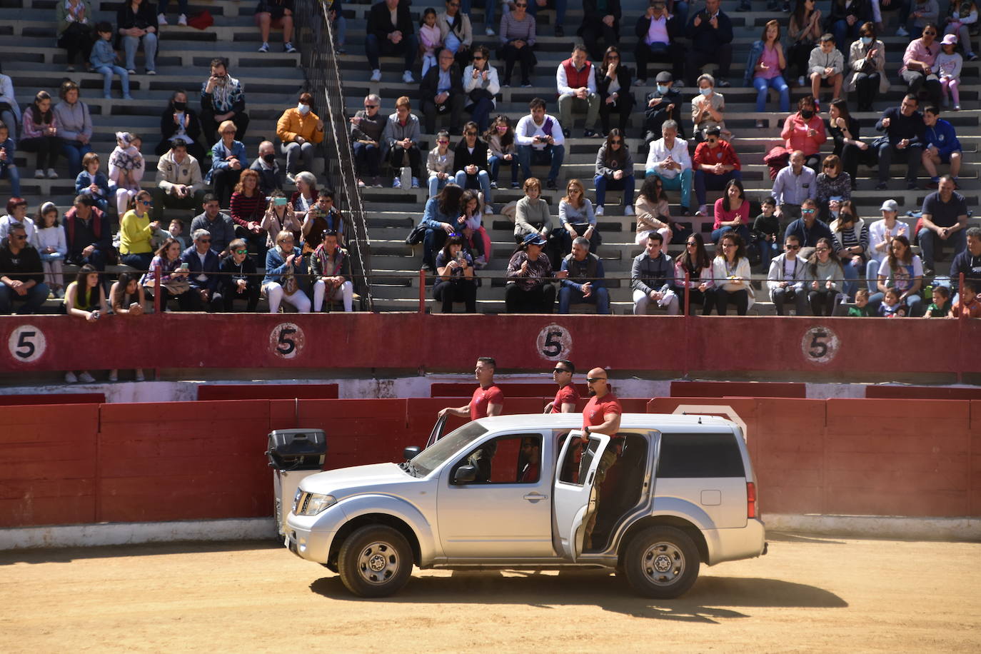 Fotos: Exhibición de la Guardia Real en la plaza de toros de Calahorra
