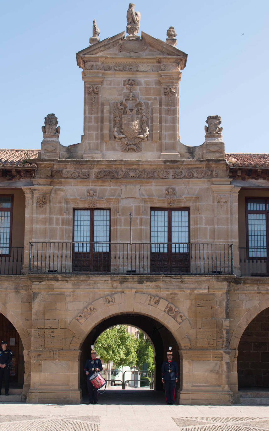 Fotos: La Guardia Real, en las calles de Santo Domingo de la Calzada