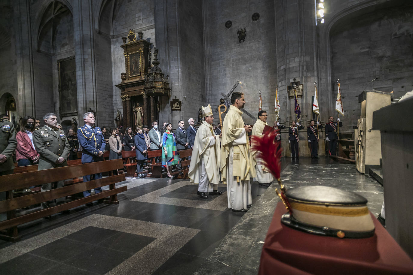 Fotos: La Guardia Real desfila por el centro de Logroño