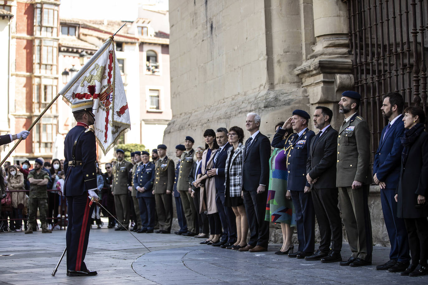 Fotos: La Guardia Real desfila por el centro de Logroño