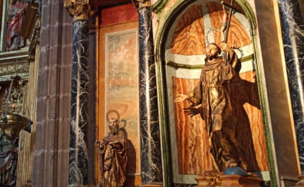 Talla de San Francisco en el retablo de la parroquia segoviana