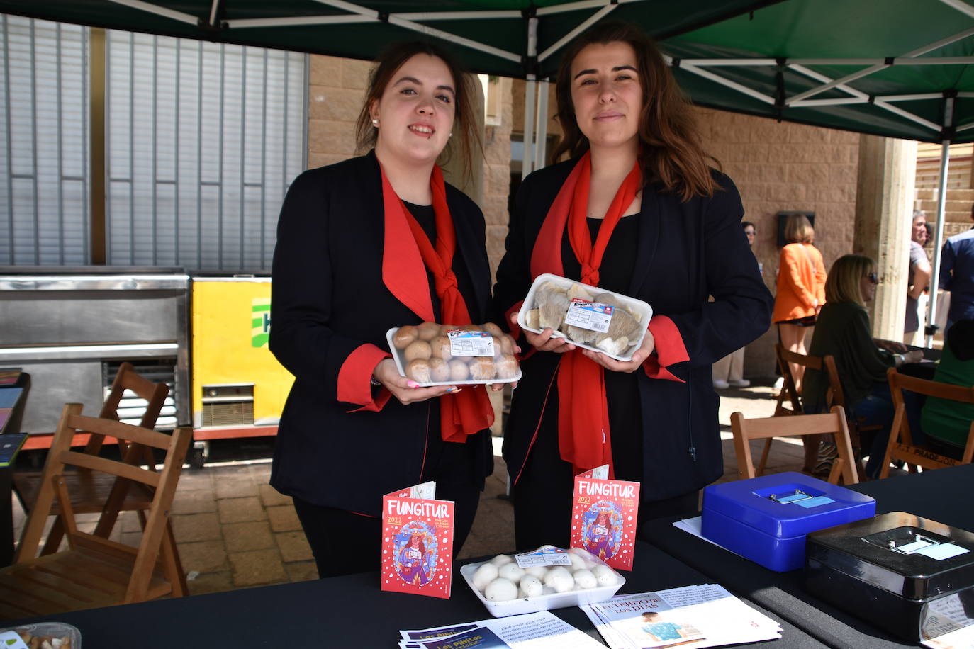 Fotos: La feria intercultural clausura una apetitosa y completa edición de Fungitur