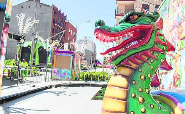 Barracas en la calle Hermosilla, otra de las referencias para estos días de diversión. 