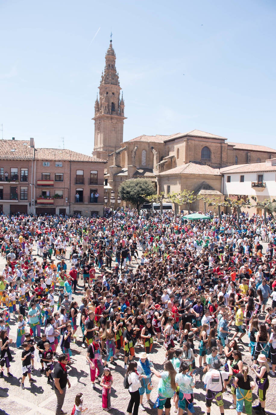 Fotos: Santo Domingo de la Calzada dispara el cohete de sus fiestas del Santo