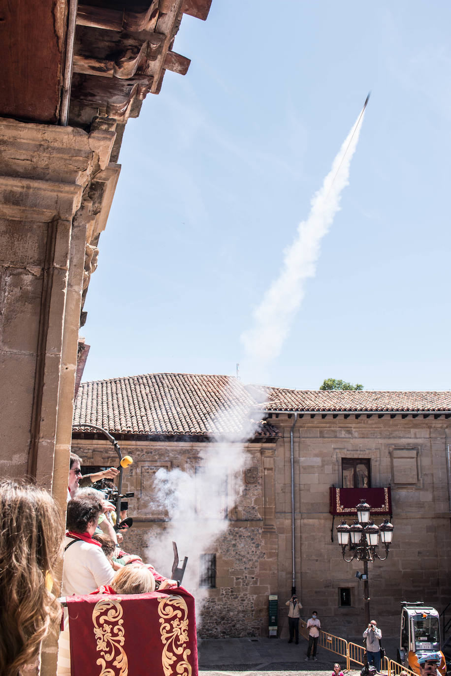 Fotos: Santo Domingo de la Calzada dispara el cohete de sus fiestas del Santo