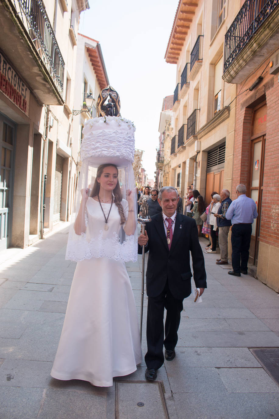 Fotos: Procesión de las doncellas en Santo Domingo de la Calzada