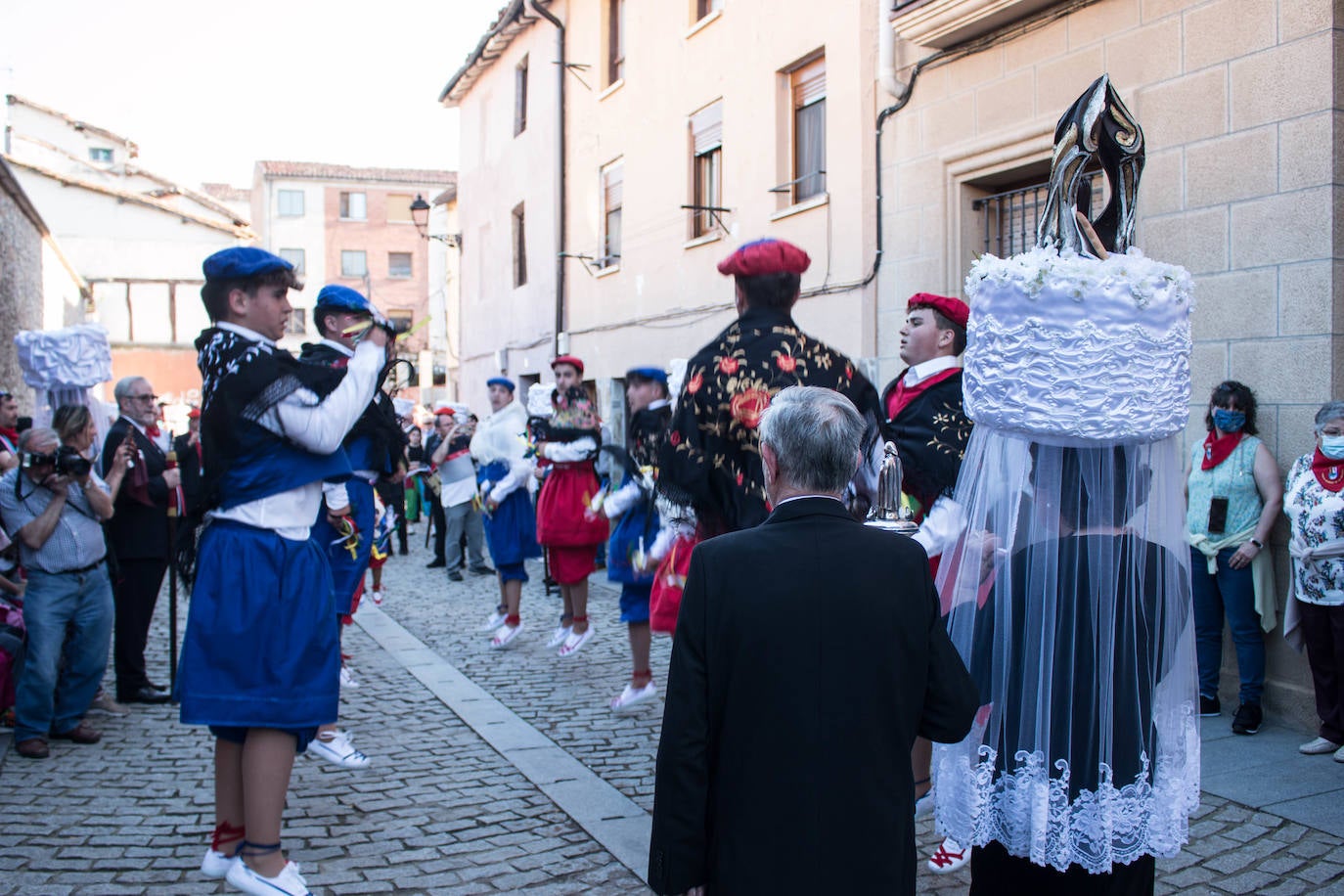 Fotos: Procesiones de Los Ramos y de Las Prioras en Santo Domingo de la Calzada