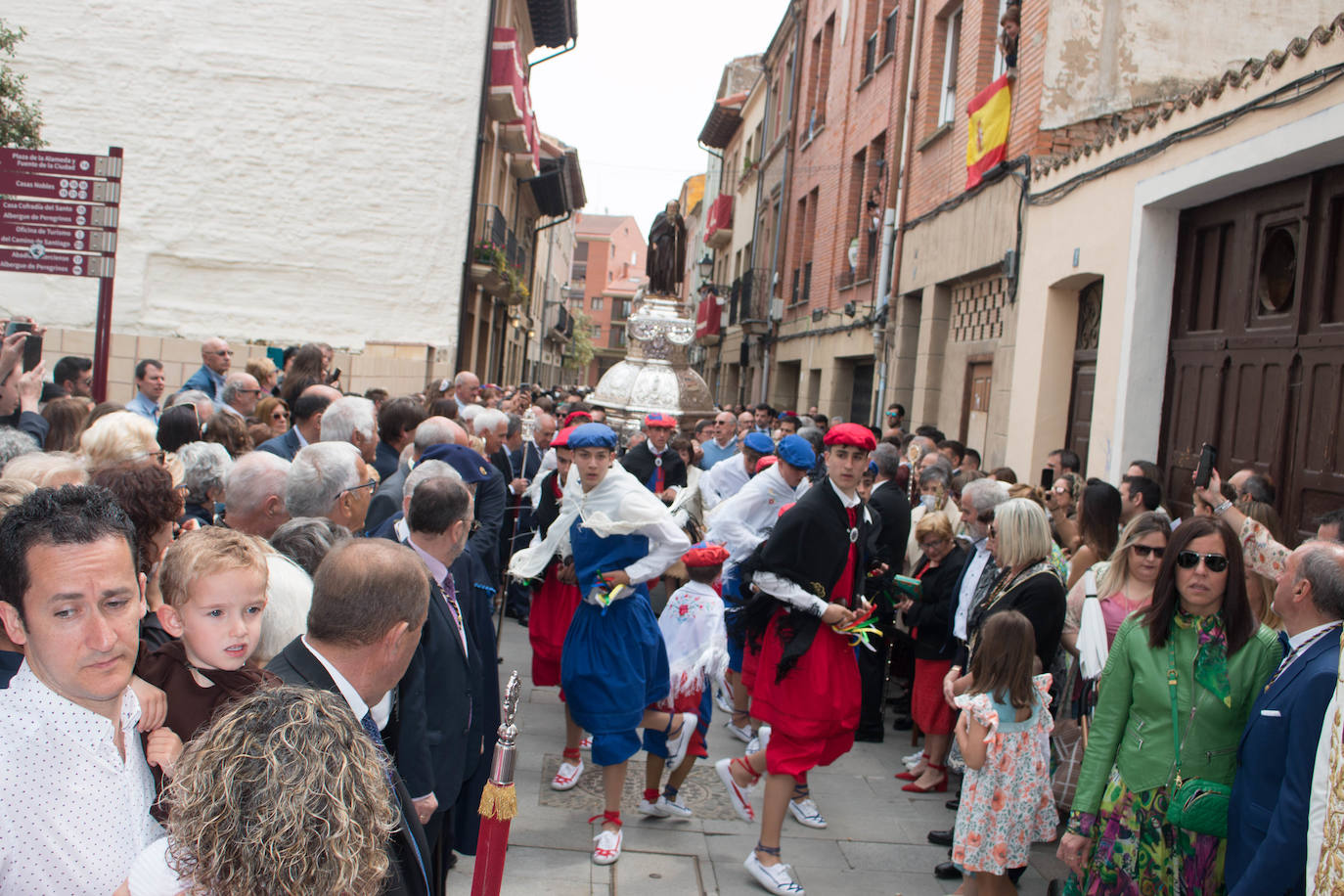 Fotos: Almuerzo y procesión del Santo en la festividad de Santo Domingo de la Calzada