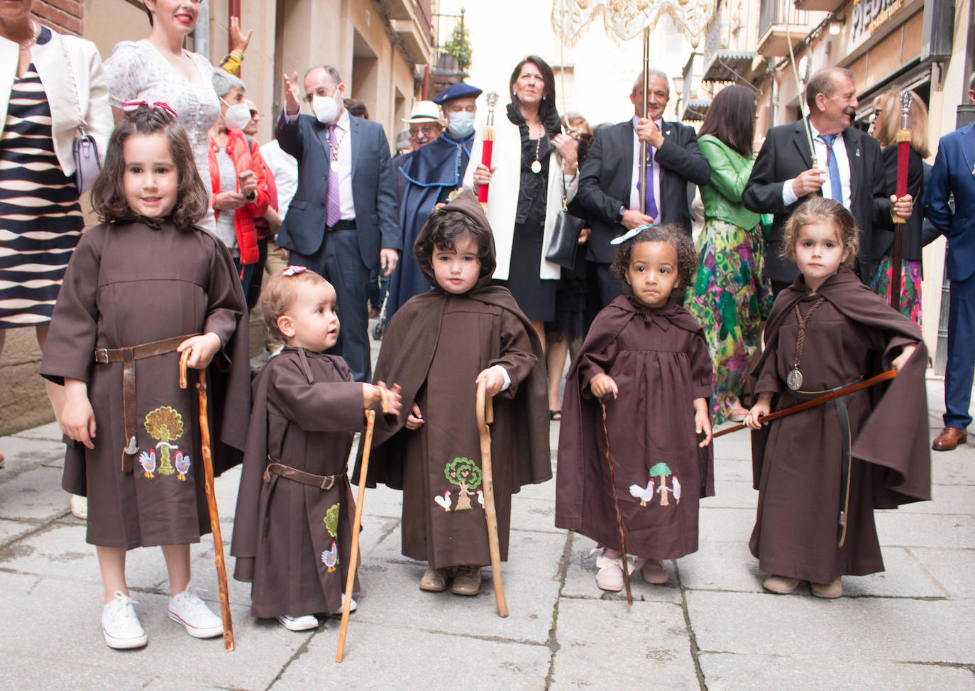 Fotos: Almuerzo y procesión del Santo en la festividad de Santo Domingo de la Calzada