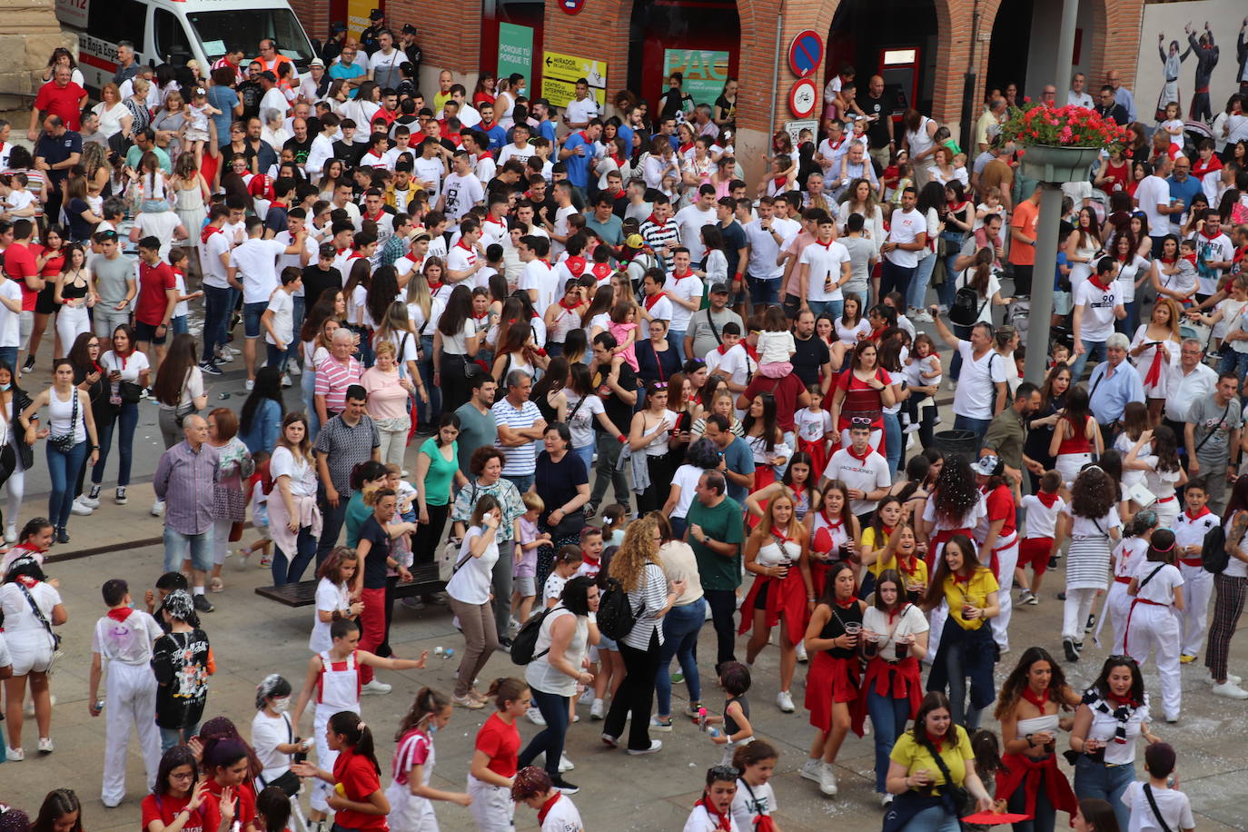 Fotos: Alegría en Alfaro en el arranque de las fiestas de Primavera