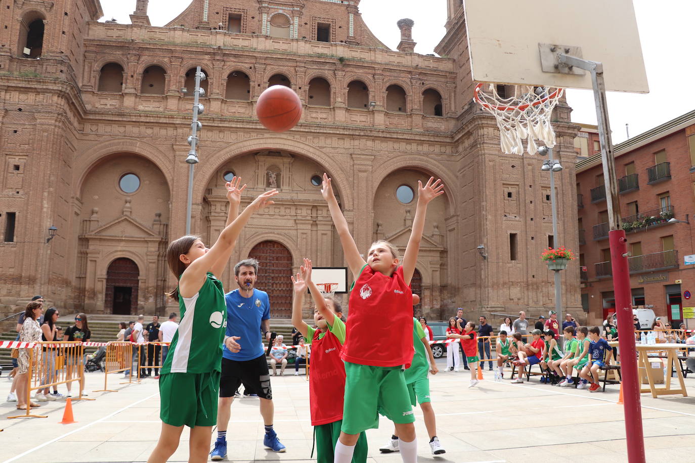 Fotos: Alfaro disfruta se la segunda jornada de las fiestas de Primavera