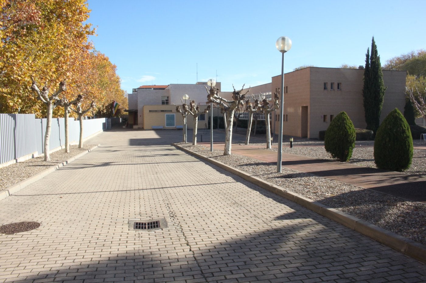 El centro de día se construirá en parte del jardín de la residencia. 