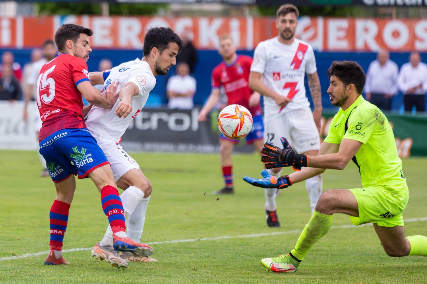 Fotos: El Calahorra cae ante el Rayo Majadahonda