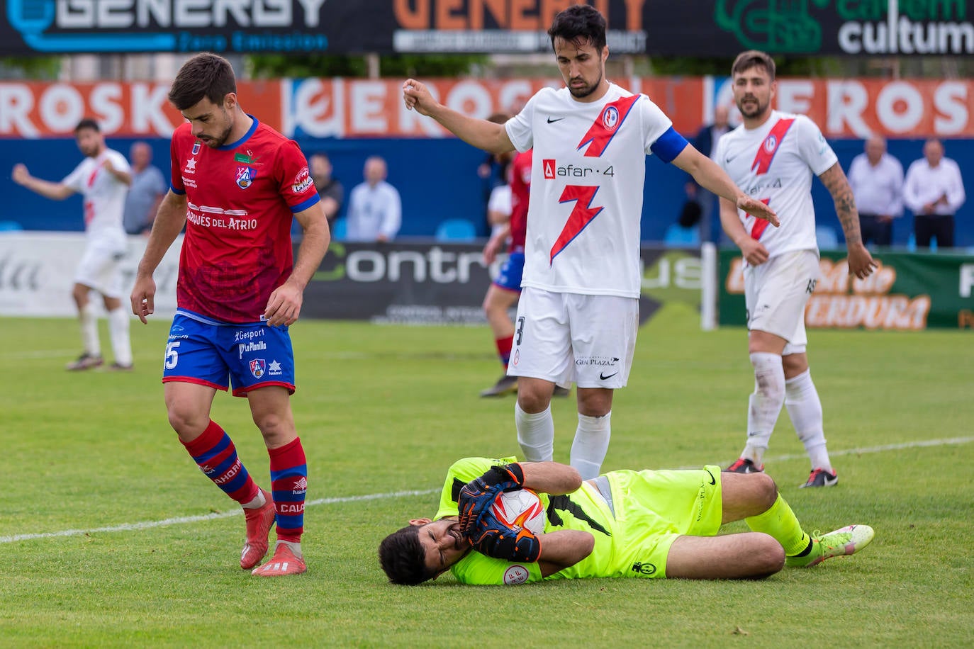 Fotos: El Calahorra cae ante el Rayo Majadahonda