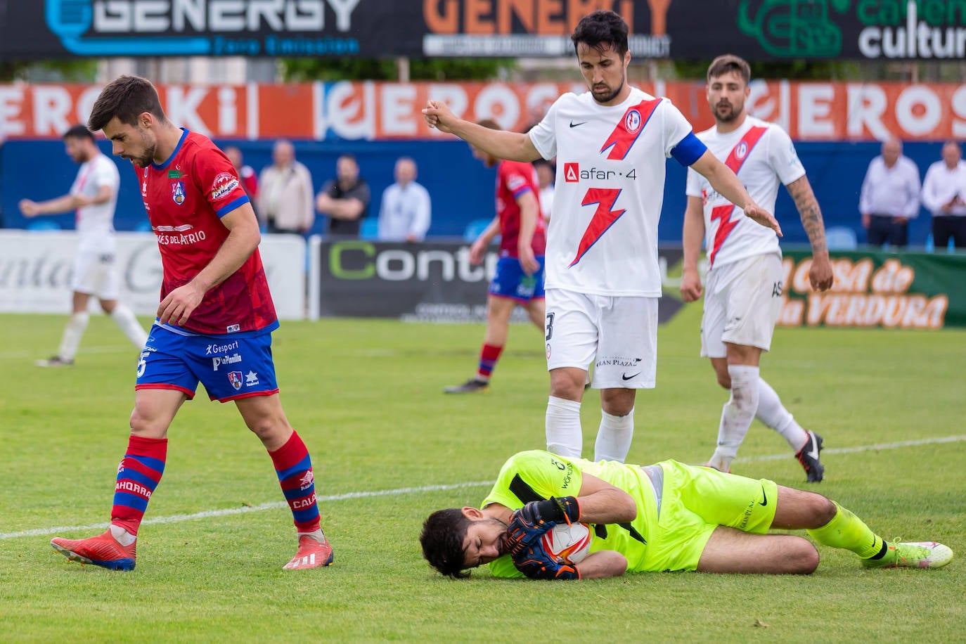 Fotos: El Calahorra cae ante el Rayo Majadahonda