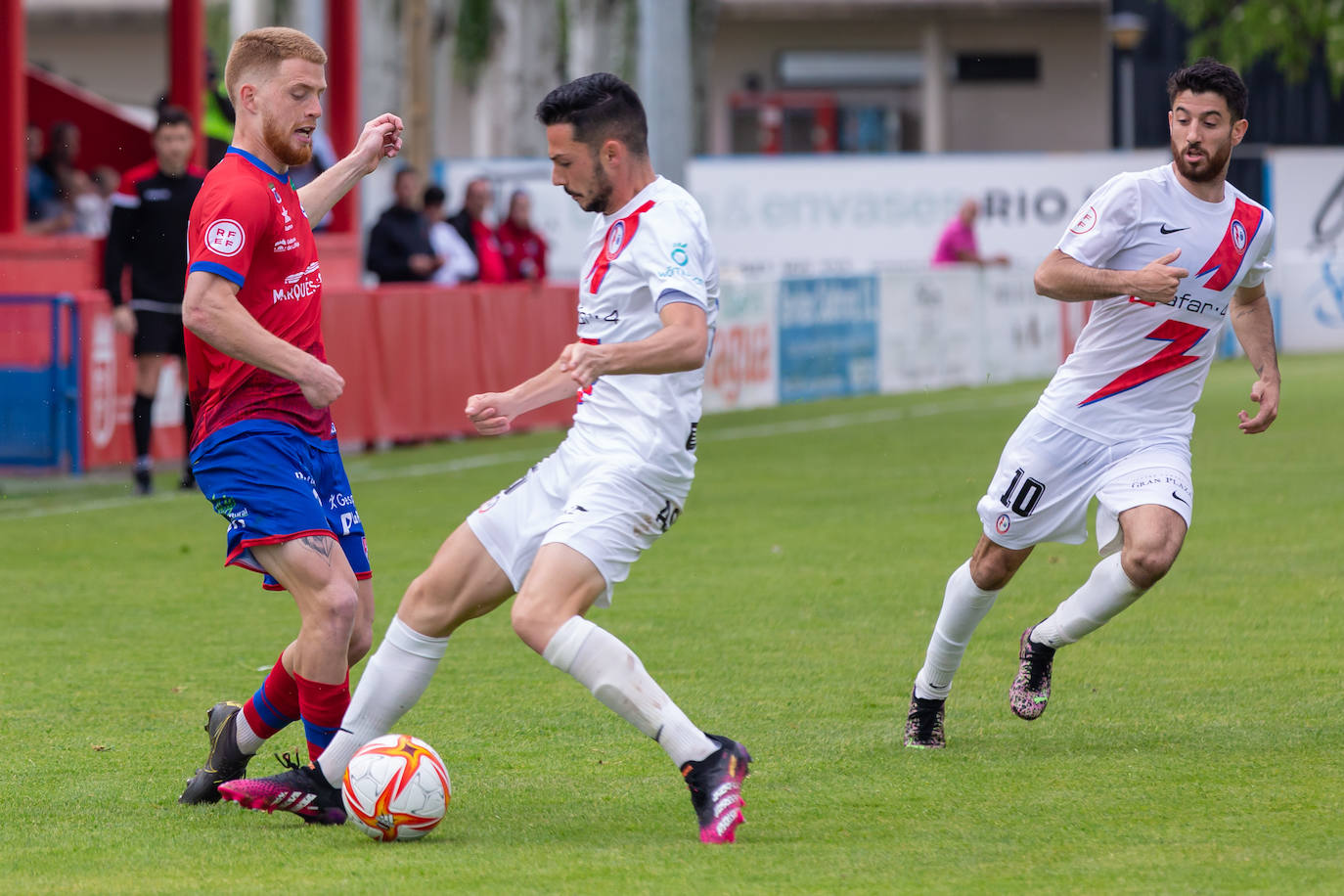 Fotos: El Calahorra cae ante el Rayo Majadahonda