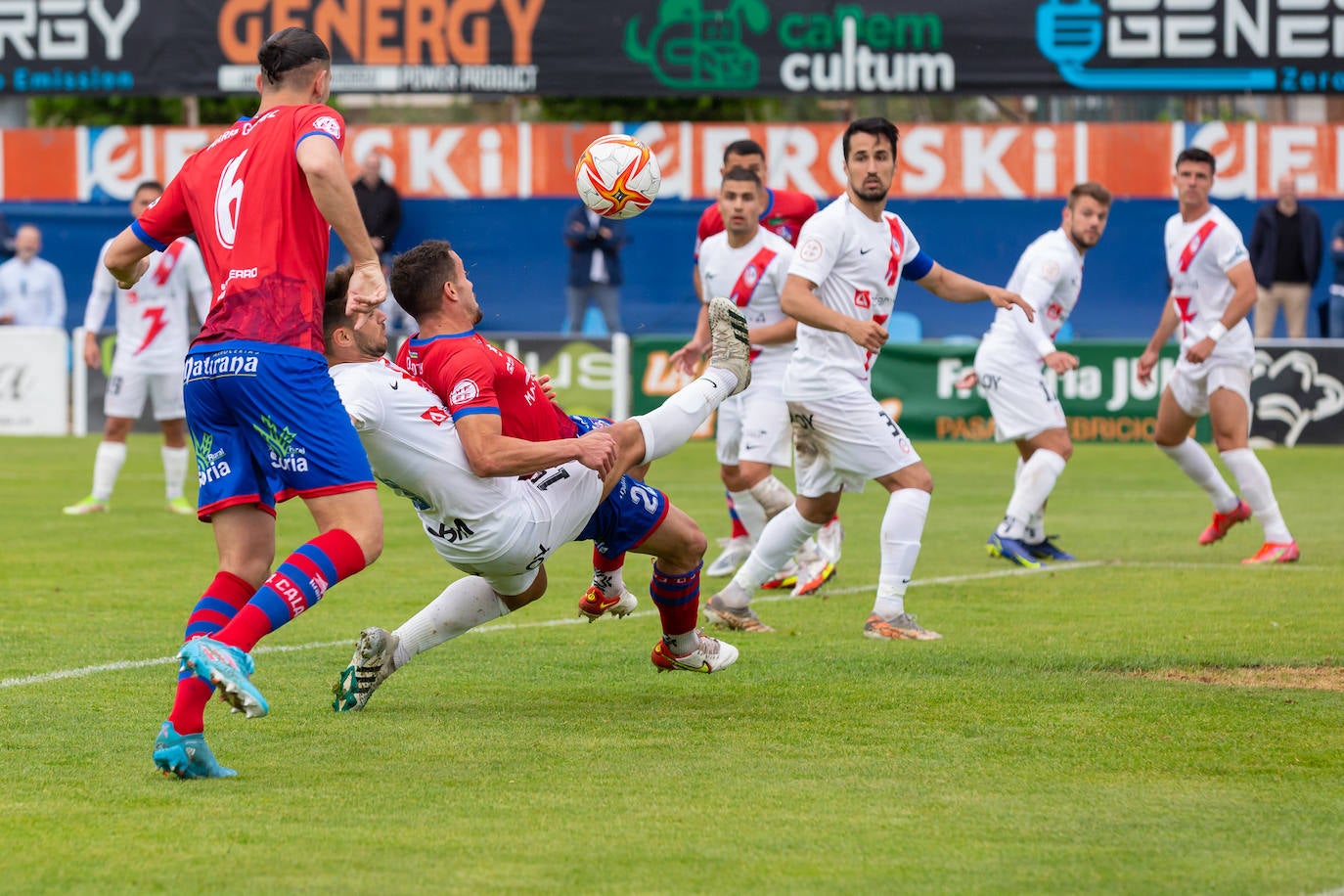 Fotos: El Calahorra cae ante el Rayo Majadahonda