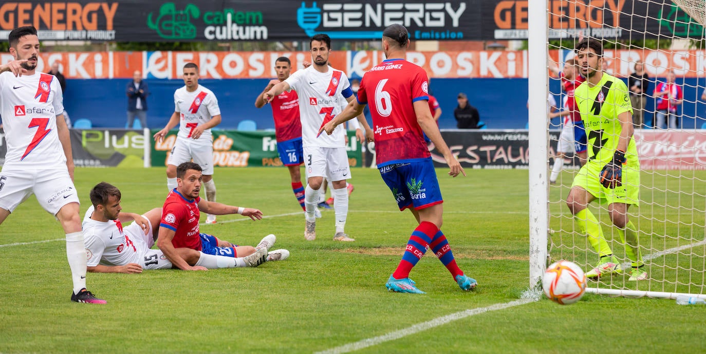 Fotos: El Calahorra cae ante el Rayo Majadahonda