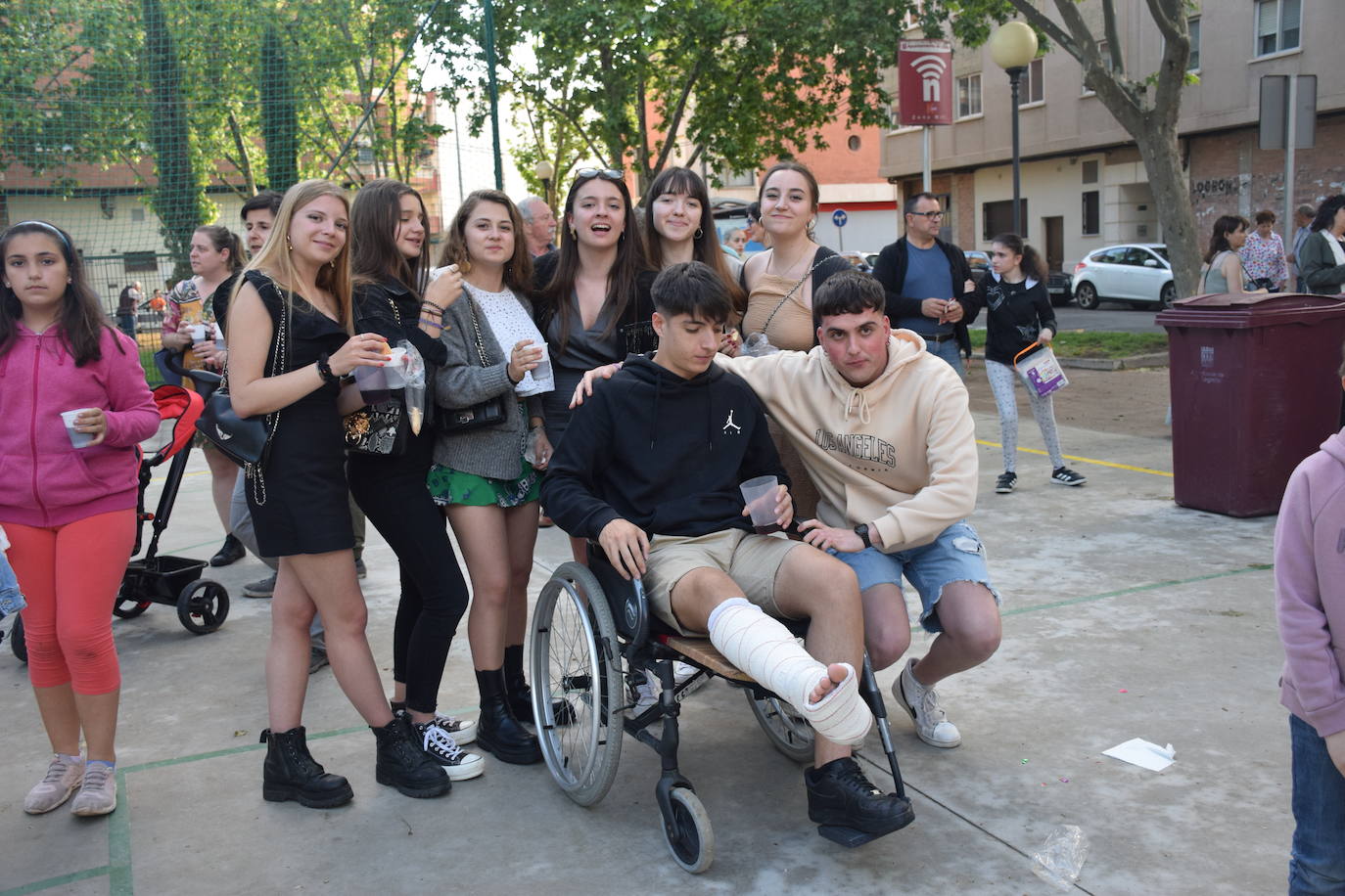 Fotos: El barrio de Varea celebra las fiestas con música y chocolate