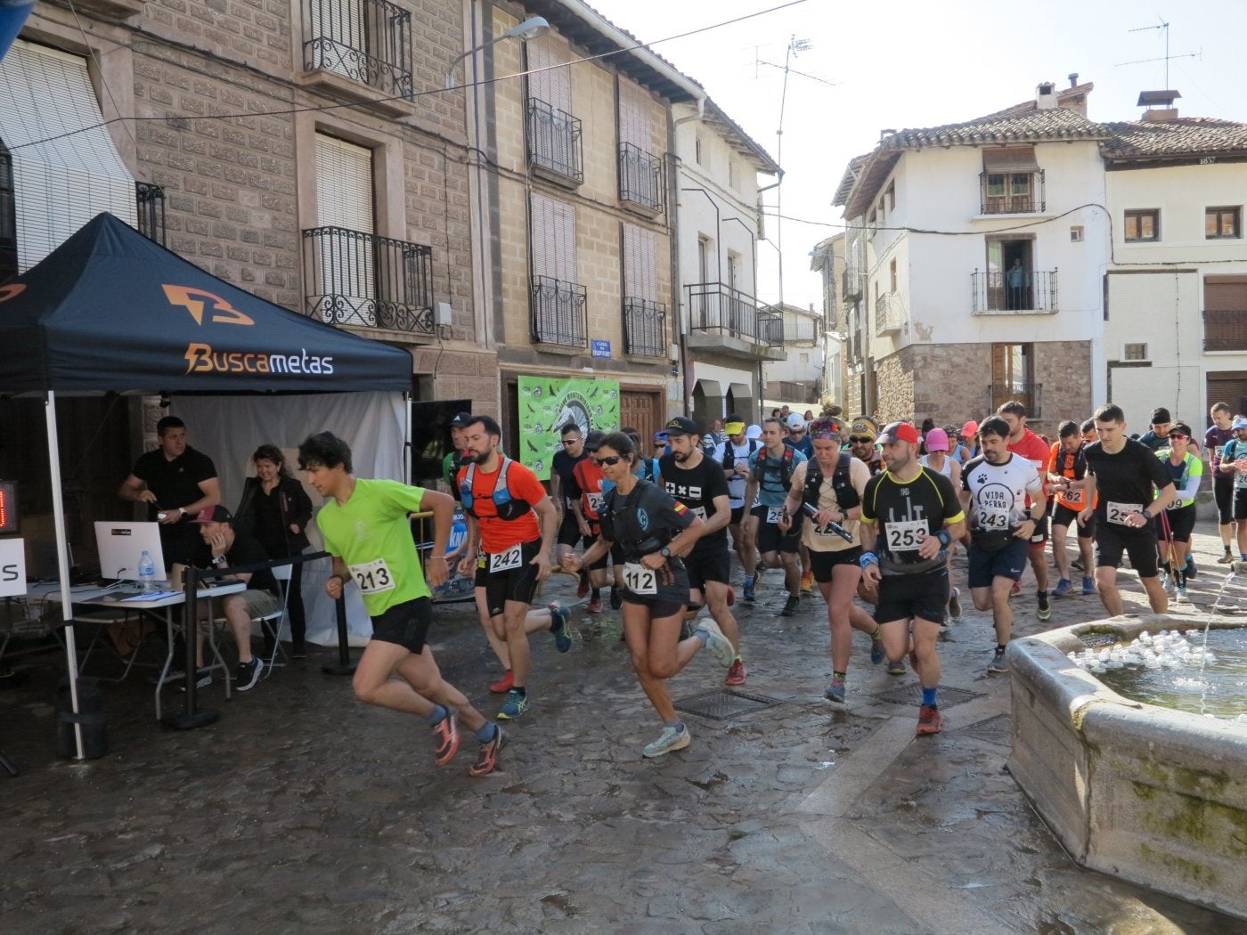 Salida de la carrera corta del trail 