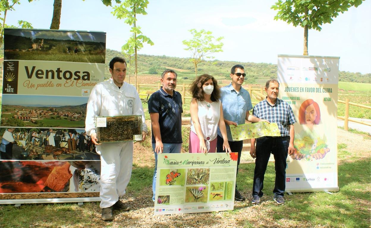 Los promotores del oasis y de las actividades previstas para hoy. 