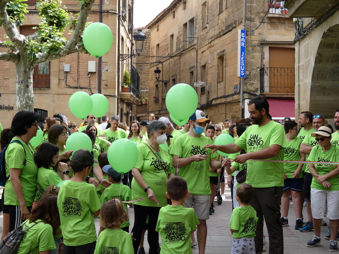 Fotos: San Asensio se tiñe de verde contra el COVID Persistente