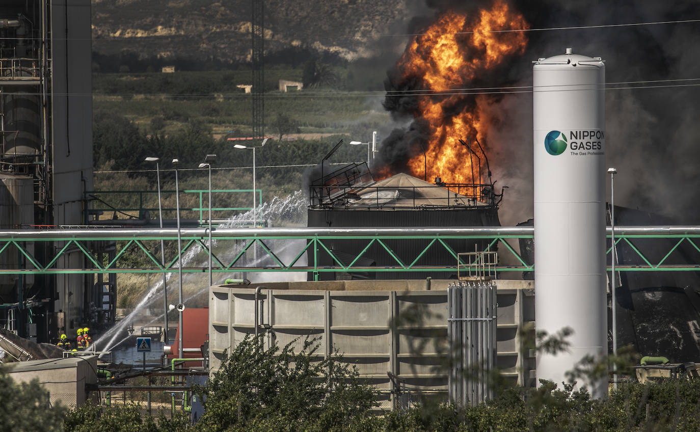 Fotos: Dos trabajadores mueren en una explosión en la planta de biodiésel de Calahorra