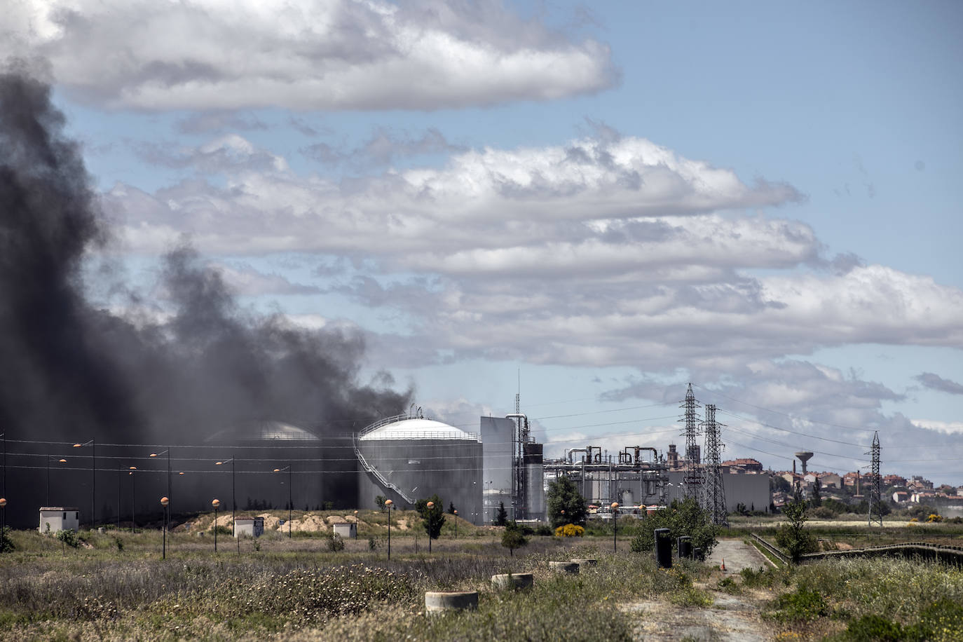 Fotos: Dos trabajadores mueren en una explosión en la planta de biodiésel de Calahorra