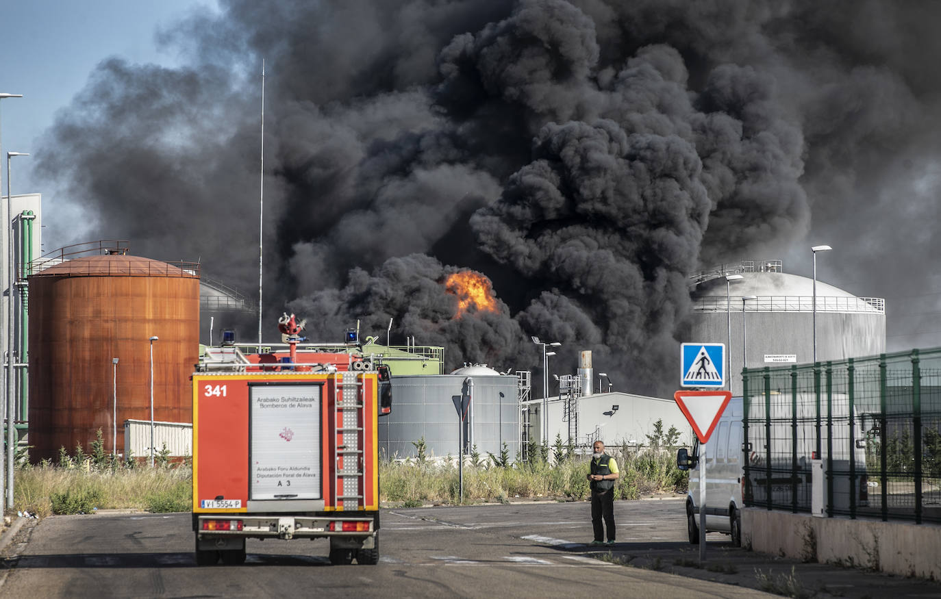 Fotos: Dos trabajadores mueren en una explosión en la planta de biodiésel de Calahorra