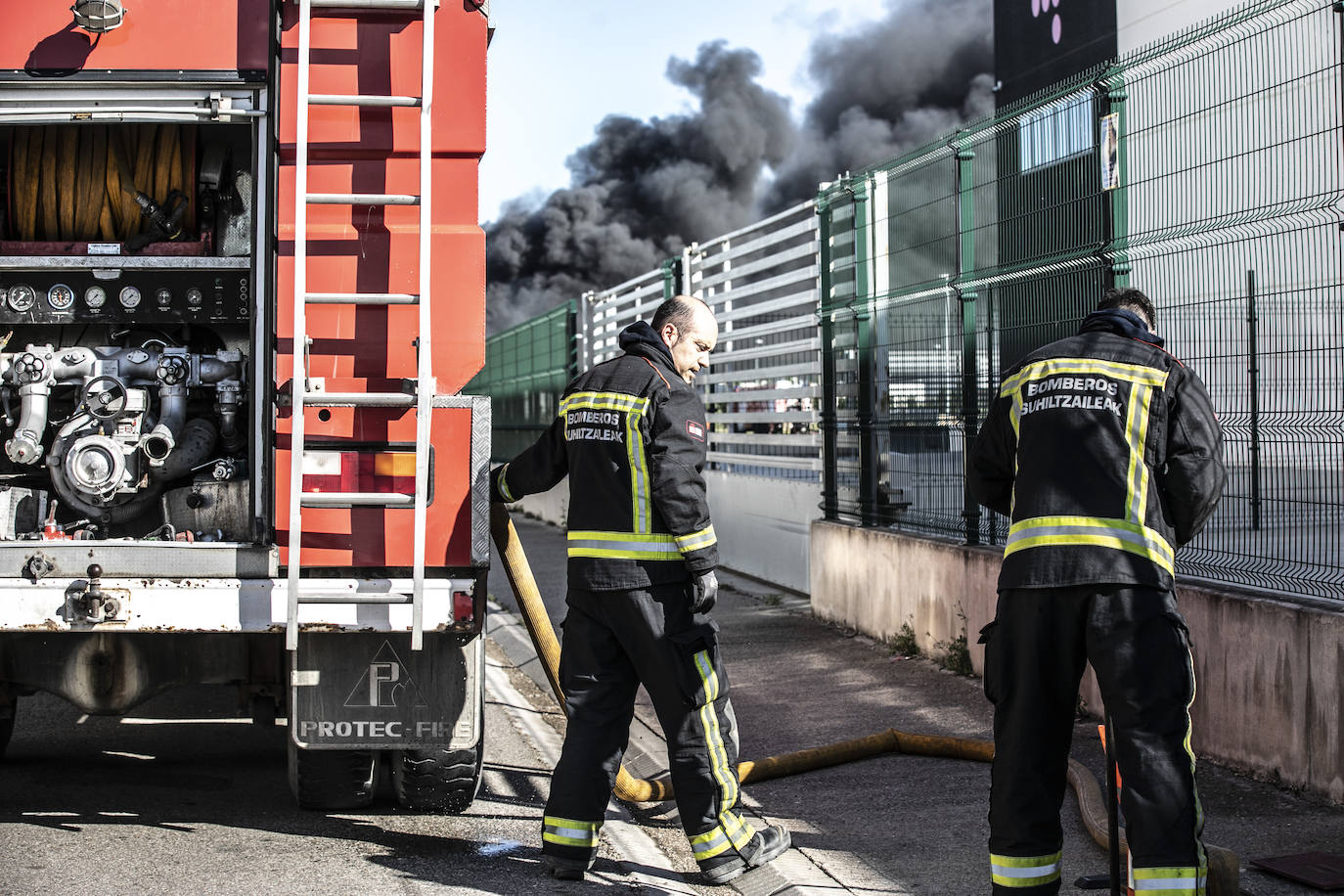 Fotos: Dos trabajadores mueren en una explosión en la planta de biodiésel de Calahorra