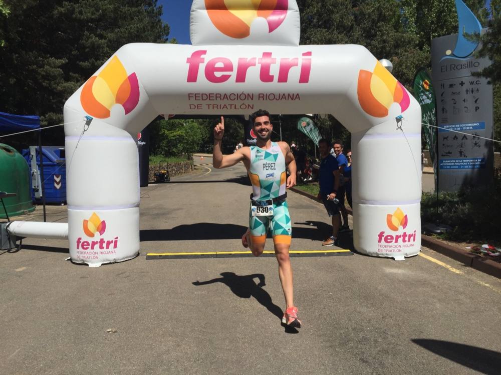 Fotos: Darío Pérez gana el triatlón Desafío El Rasillo