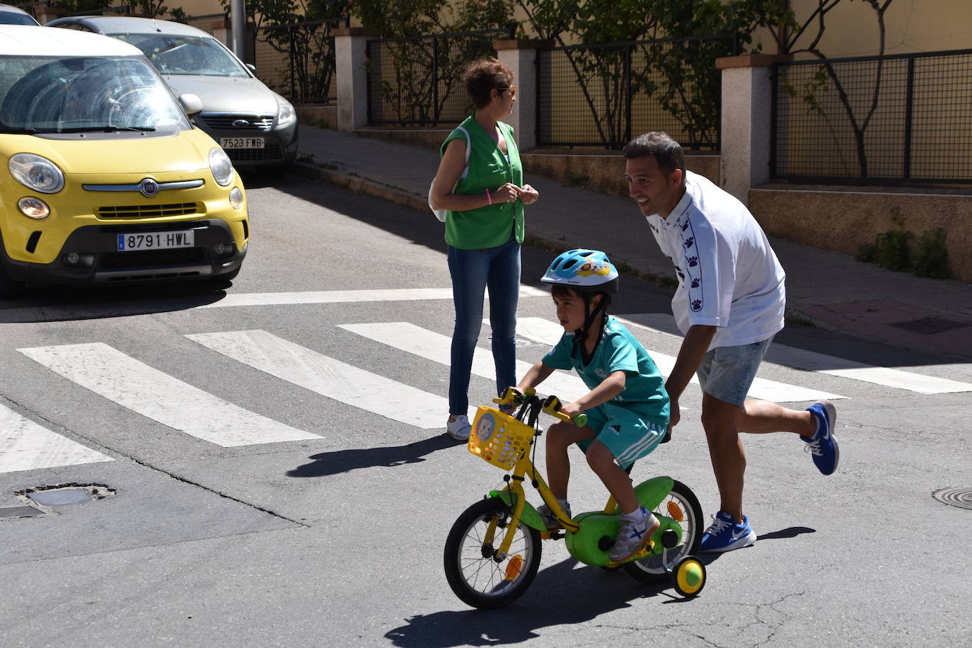 Fotos: En bici contra el cáncer por las calles de Calahorra