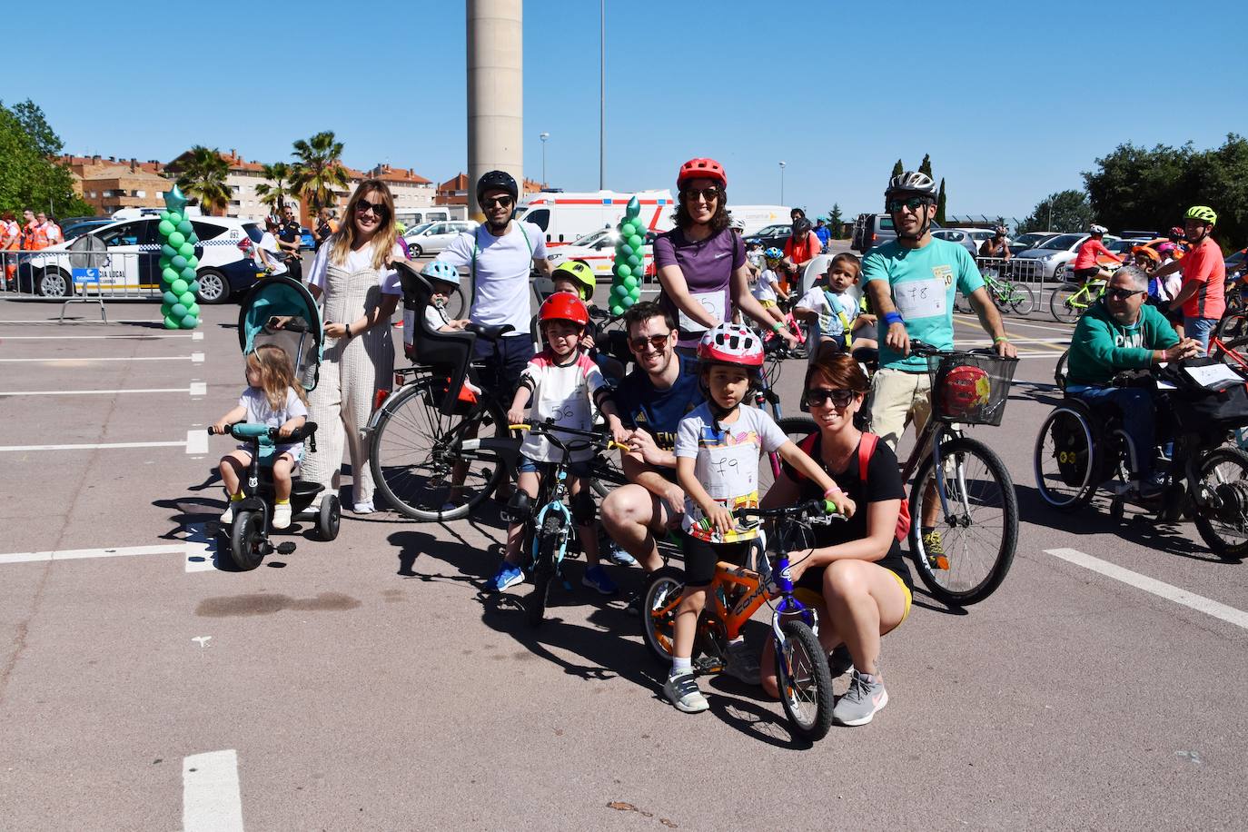 Fotos: En bici contra el cáncer por las calles de Calahorra