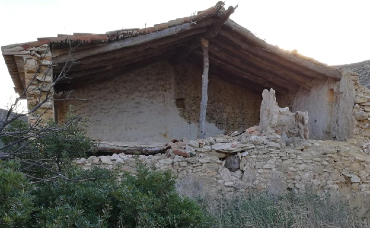 La casa en ruinas donde fueron violadas las tres niñas. 