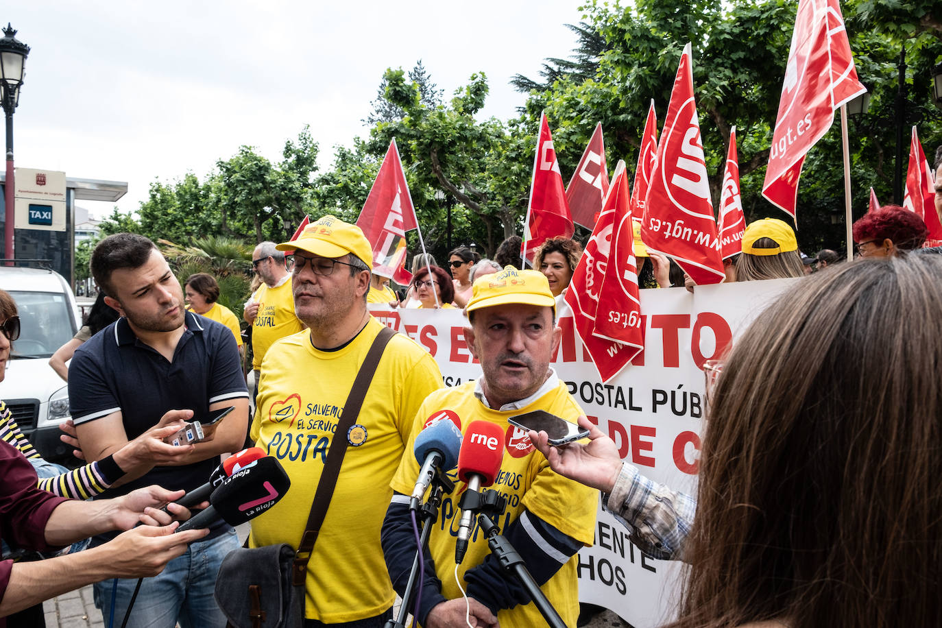 Fotos: Trabajadores de Correos, llamados a secundar la huelga en La Rioja