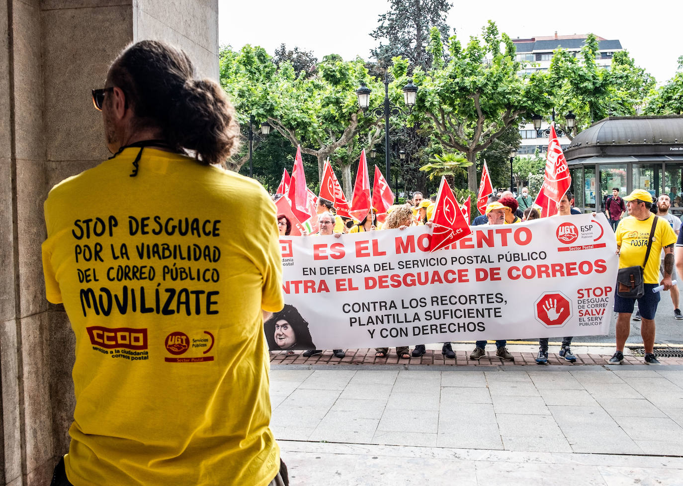 Fotos: Trabajadores de Correos, llamados a secundar la huelga en La Rioja