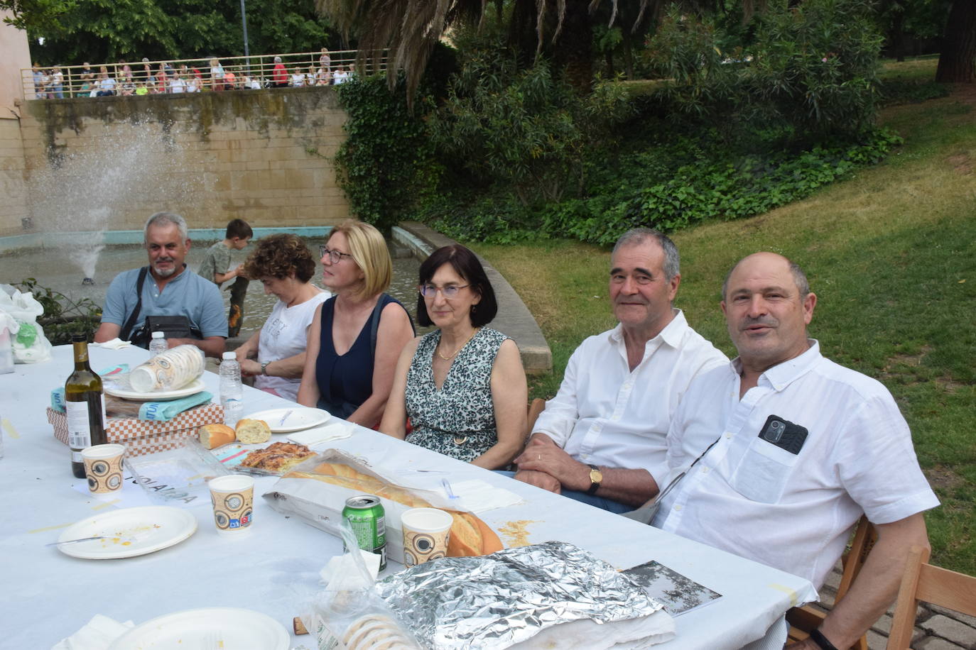 Fotos: Merienda entre profesores y alumnos de la UPL como fiesta de fin de curso