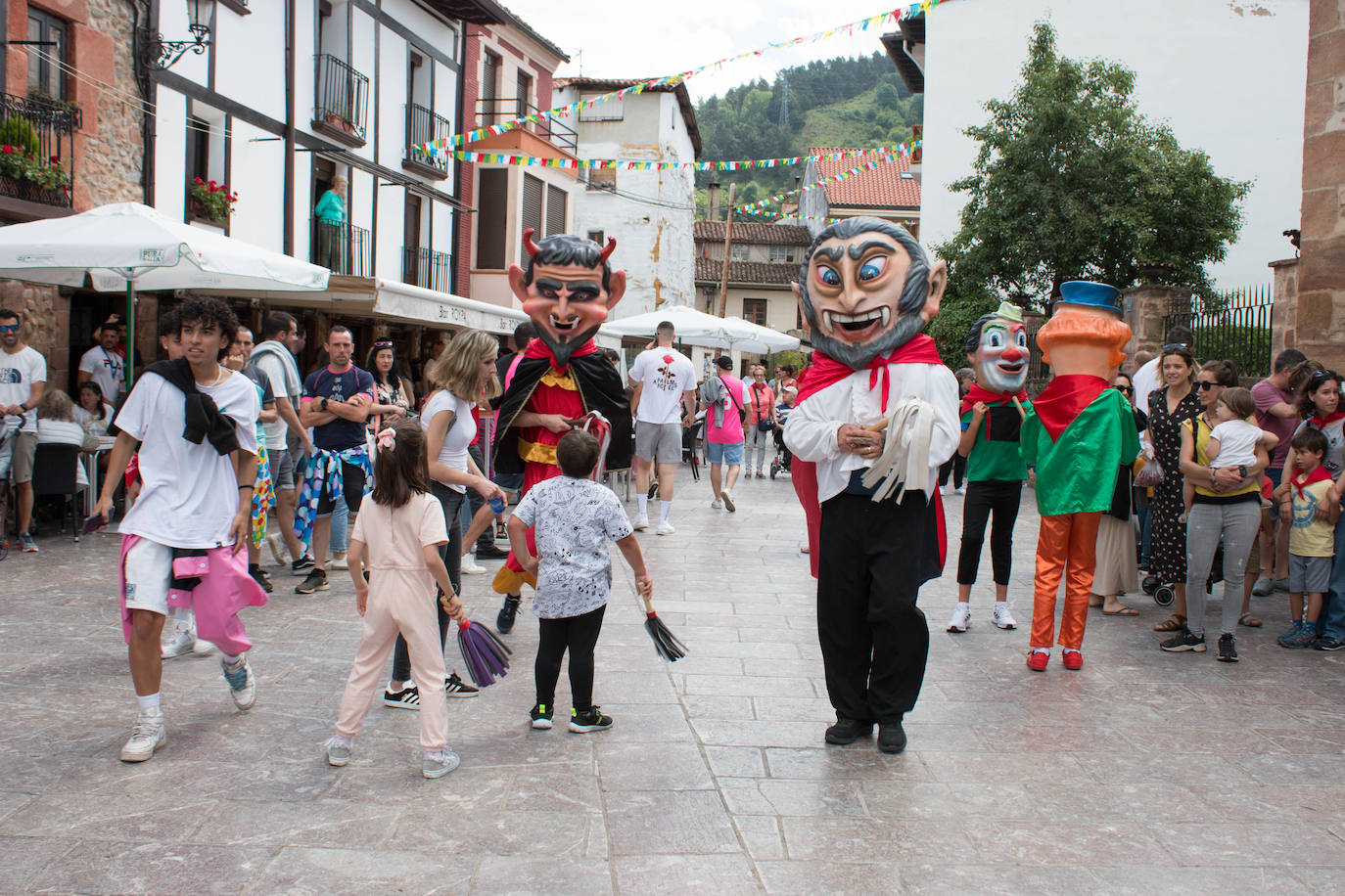 Fotos: Comienzan las fiestas de Santa Bárbara en Ezcaray