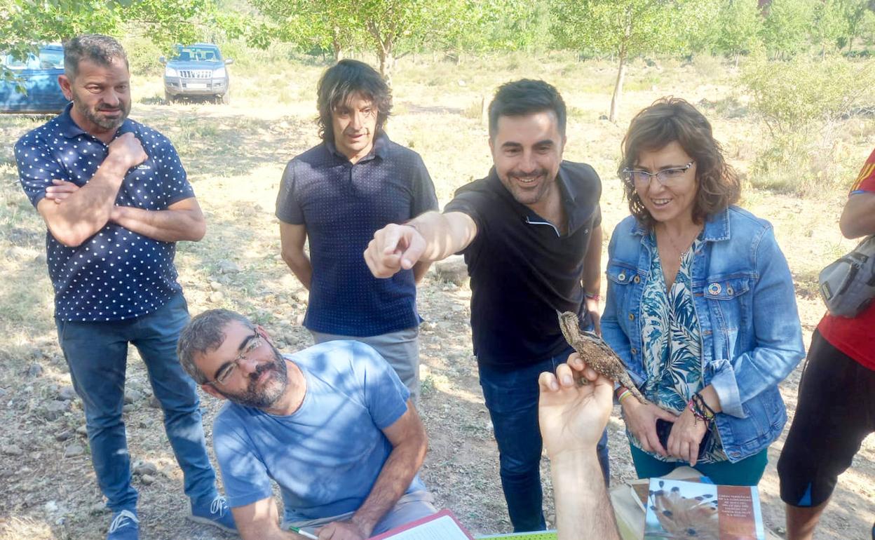 Álex Dorado participa en el Día Mundial del Medio Ambiente en una actividad de anillamiento de aves