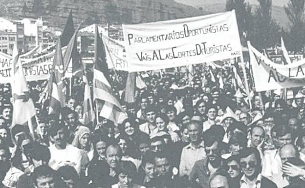 La pancarta que enfadó a los diputados riojanos. 