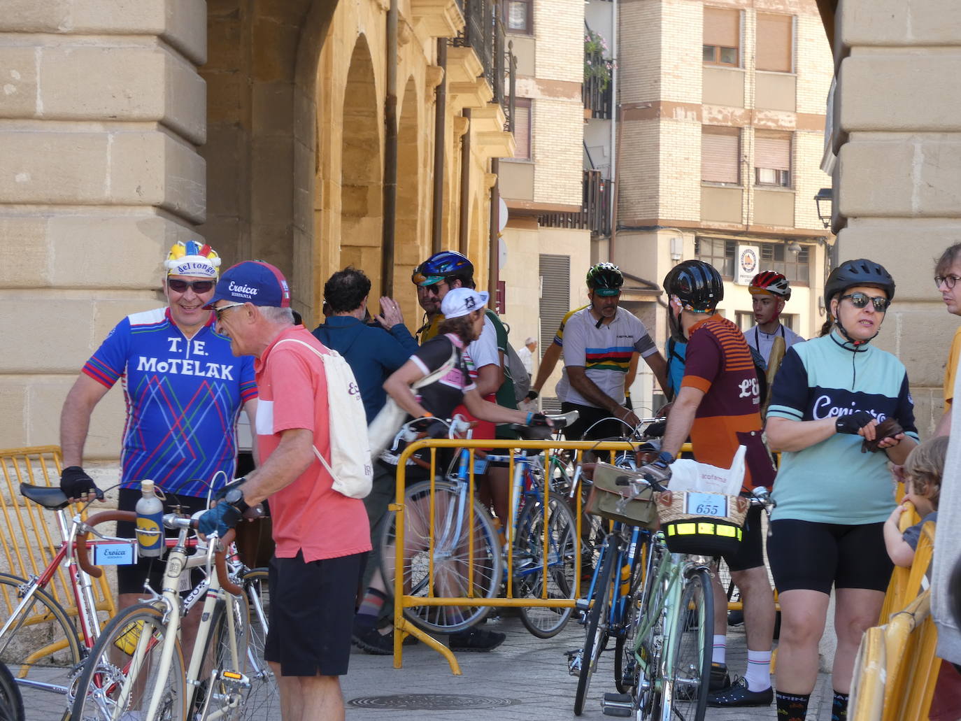 Fotos: La Eroica llena Haro de colores clásicos