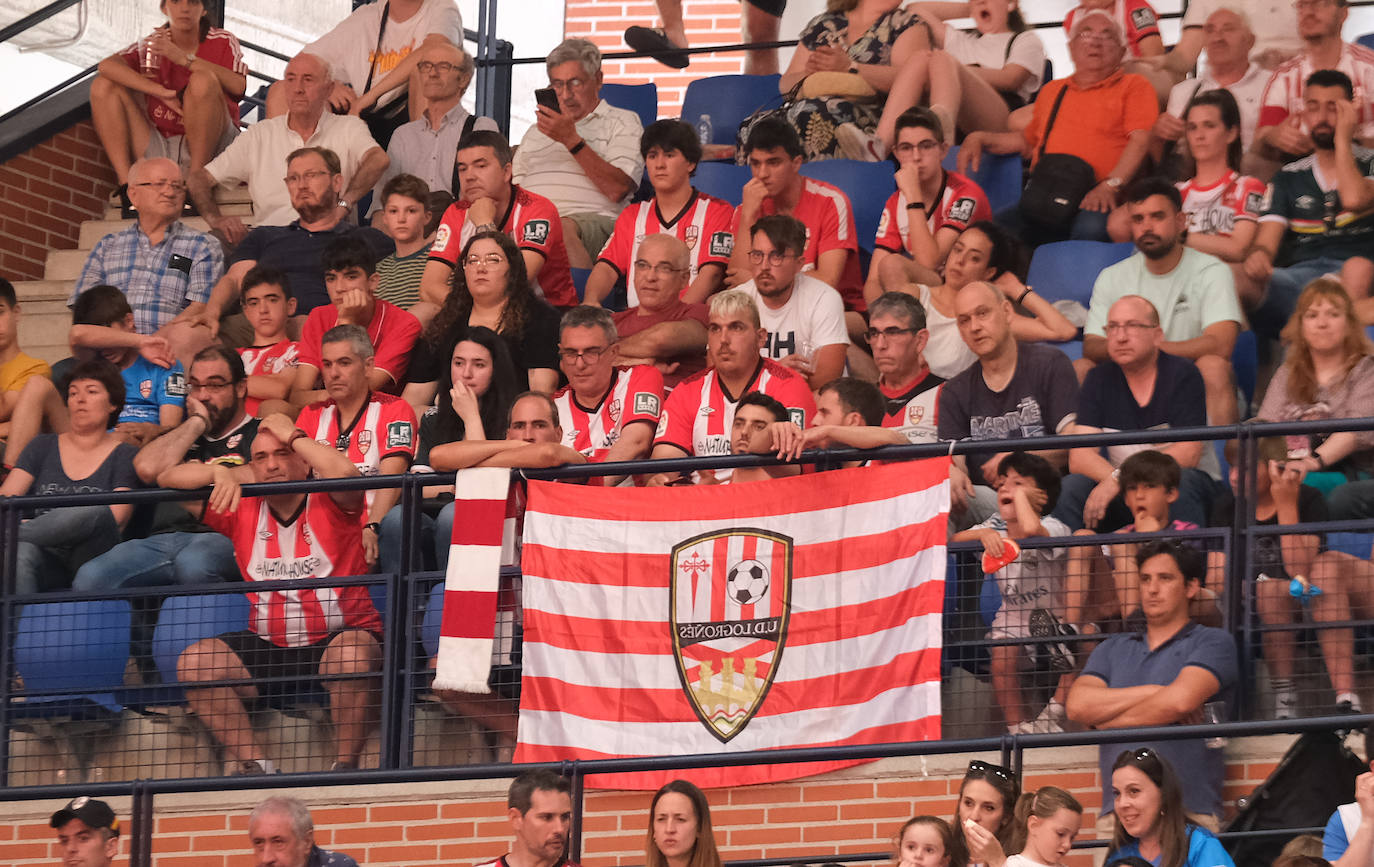 Fotos: Así se vivió el partido Villarreal B- UD Logroñés en el Palacio de los Deportes