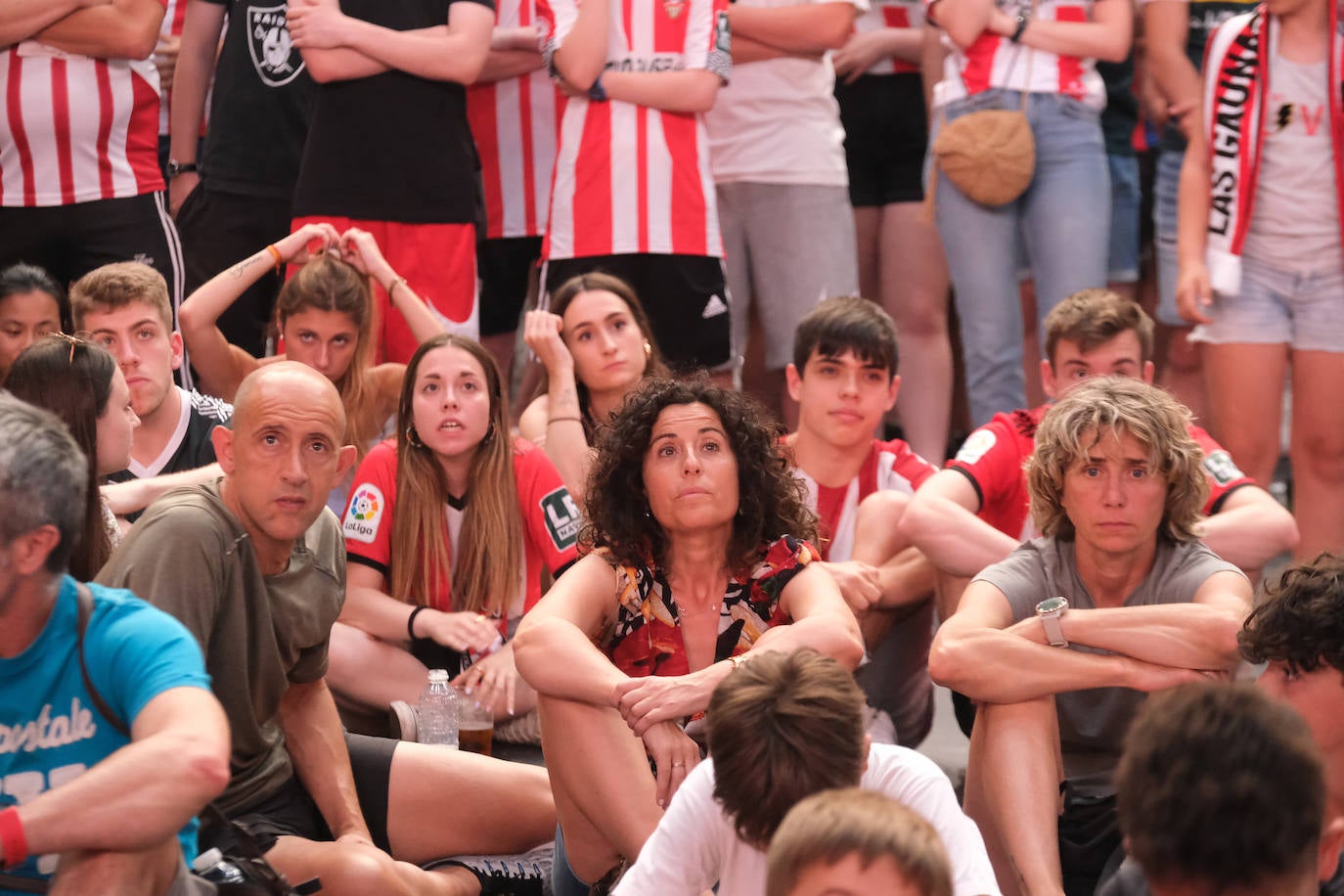 Fotos: Así se vivió el partido Villarreal B- UD Logroñés en el Palacio de los Deportes