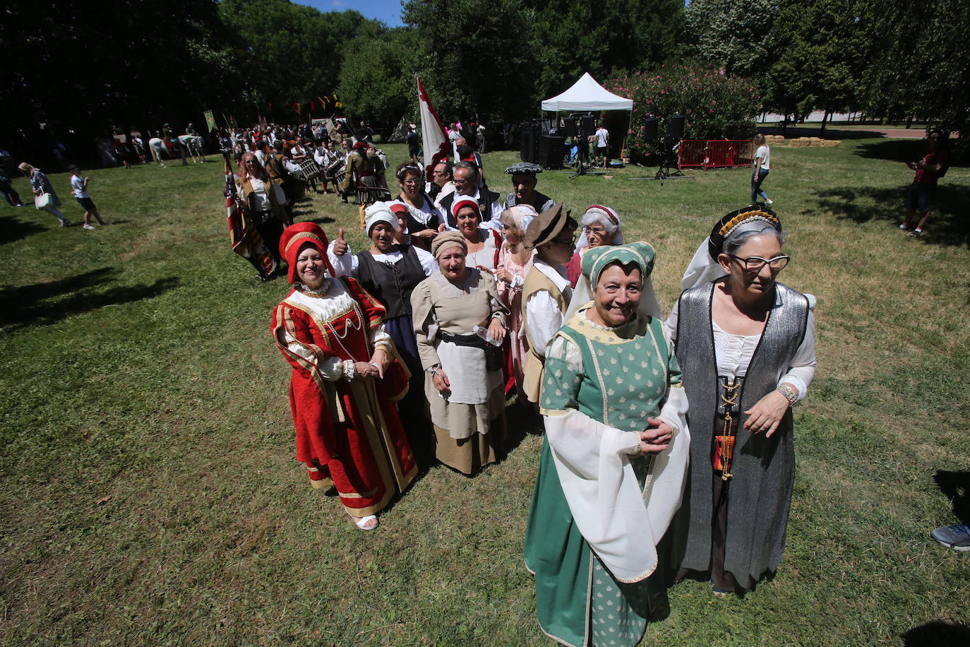 Fotos: Ambiente festivo por las calles de Logroño