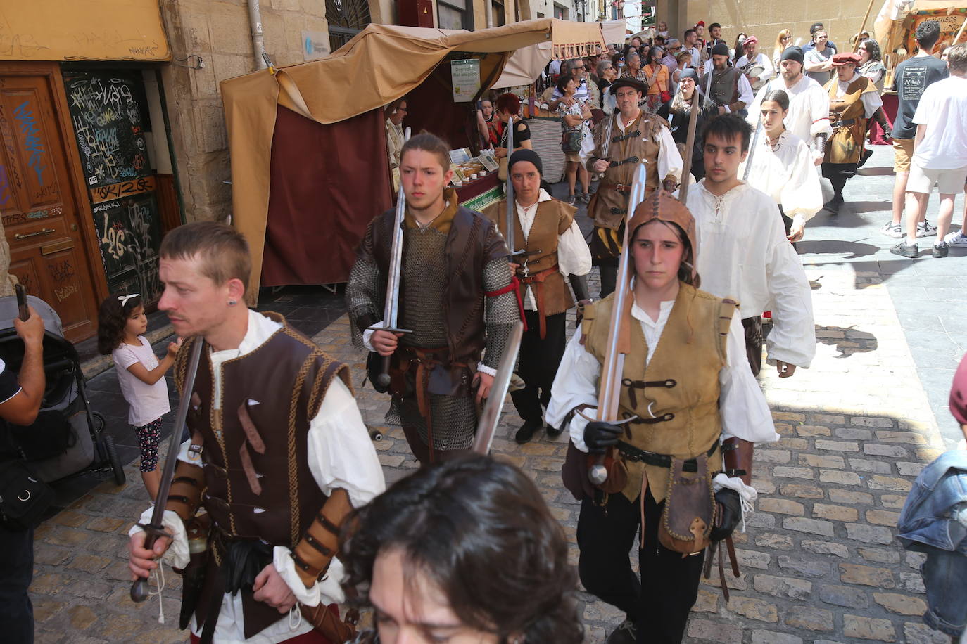 Fotos: Ambiente festivo por las calles de Logroño