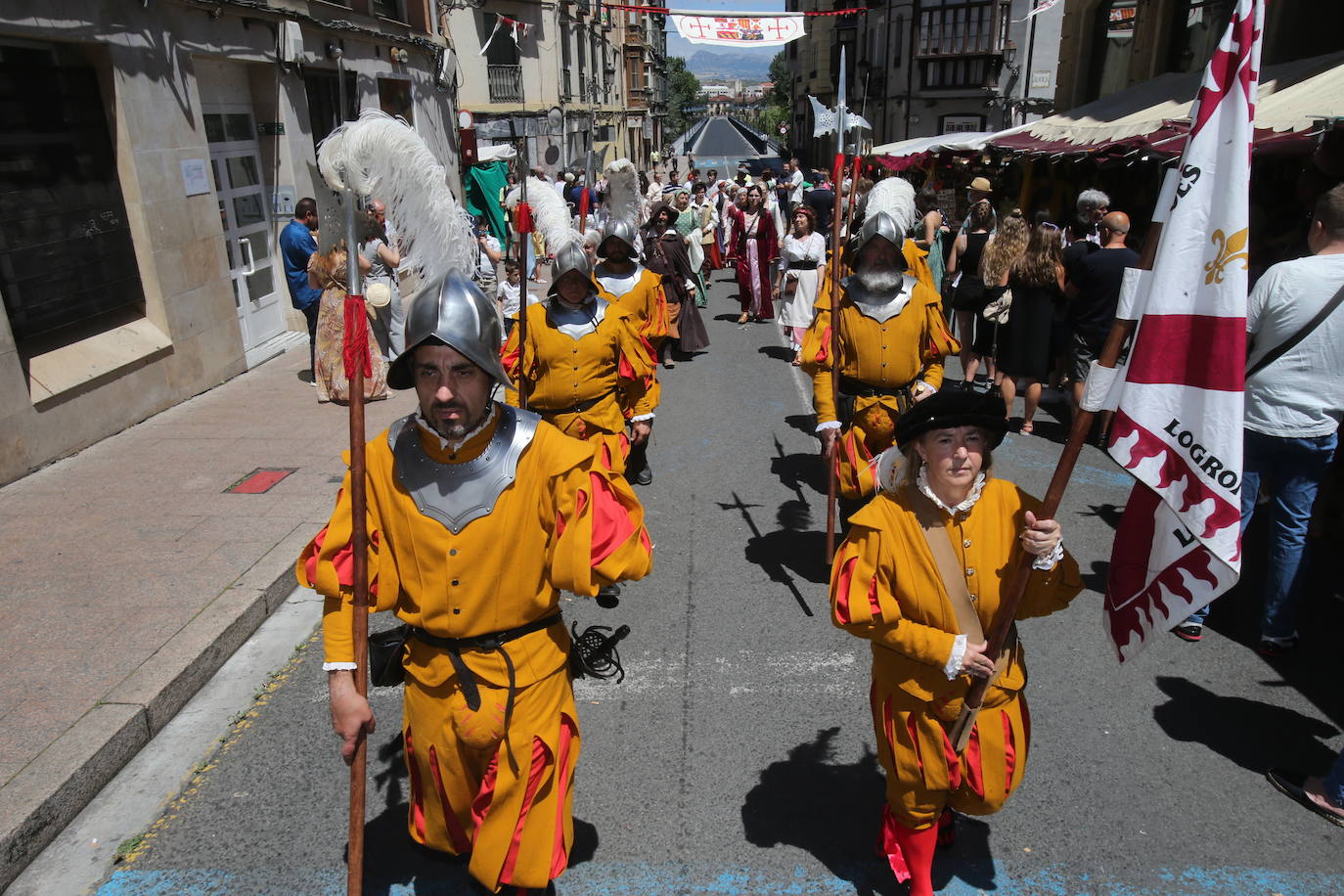 Fotos: Ambiente festivo por las calles de Logroño