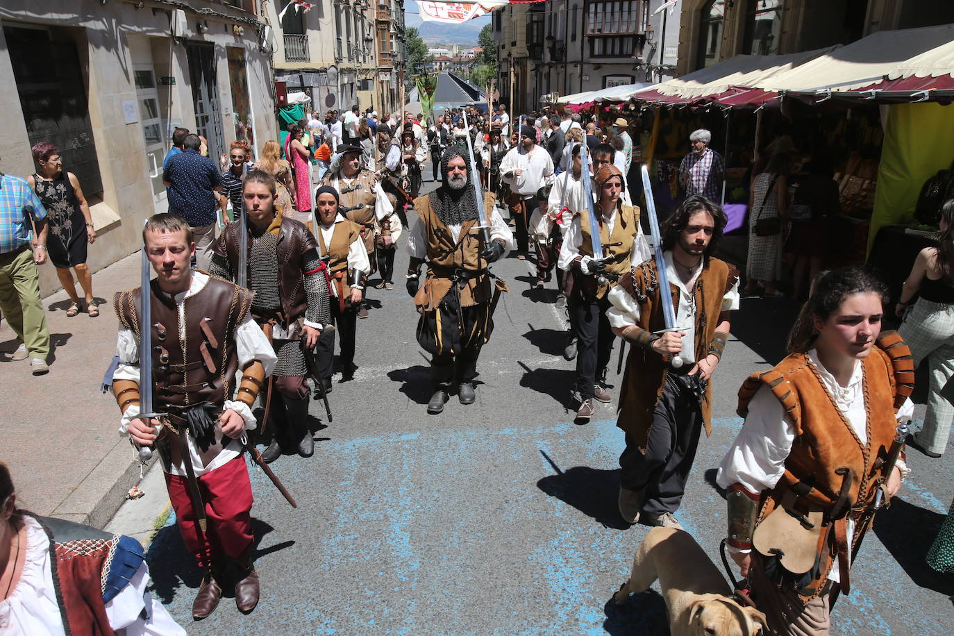 Fotos: Ambiente festivo por las calles de Logroño