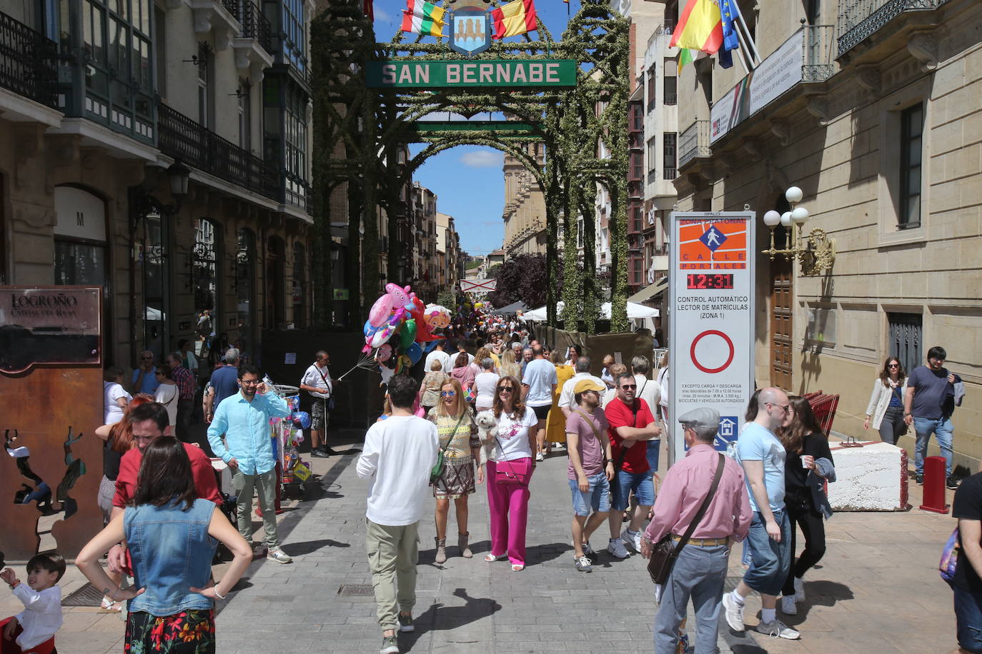 Fotos: Ambiente festivo por las calles de Logroño
