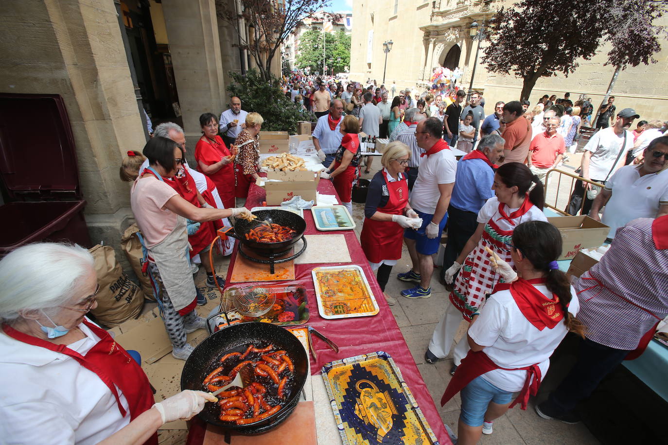 Fotos: Ambiente festivo por las calles de Logroño
