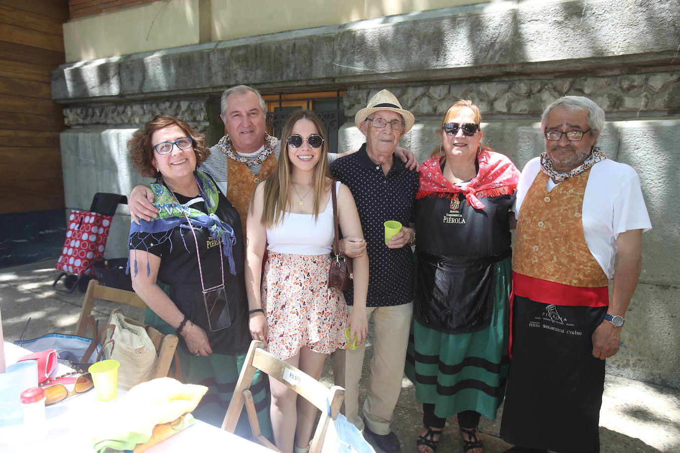 Fotos: Ambiente festivo por las calles de Logroño
